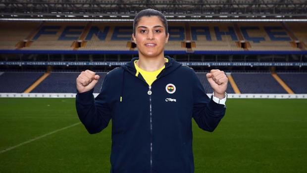 Trabzonspor'dan ayrılan Busenaz Sürmeneli, Fenerbahçe'ye imza attı