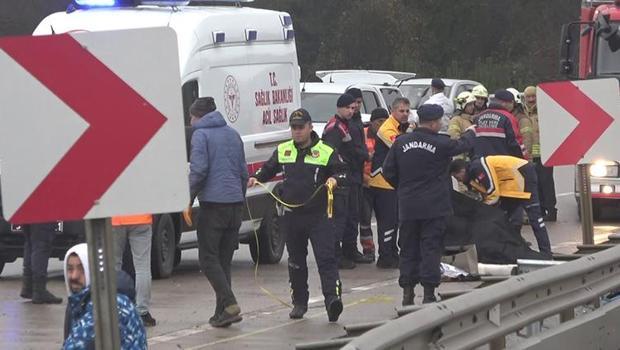 İstanbul'da feci kaza! Bariyerlere çarpan minibüs savruldu: 1 ölü