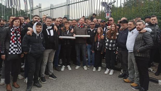 Beşiktaş taraftarından derbi öncesi takıma moral ziyareti