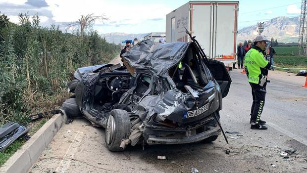 Adana'da korkunç kaza! Otomobil takla atarak karşı şeride geçip işçi servisine çarptı: 2 can kaybı, 14 yaralı