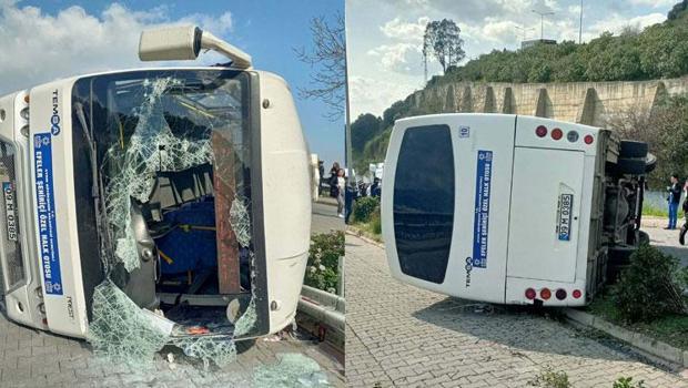 Virajda kontrolden çıkan halk otobüsü refüje devrildi: 2'si ağır 27 yaralı