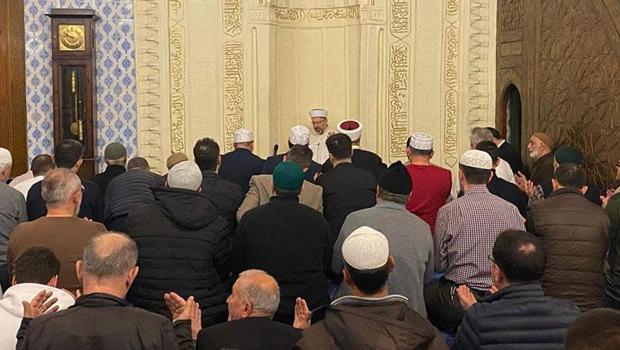 Ali Erbaş, Hacı Bayram-ı Veli Camii’nde teravih namazı kıldırdı