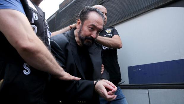 Adnan Oktar'ın cezaevi günlerinin perde arkası ortaya çıktı 'Kadın avukatlara 'Prenseslerim'  diyor'