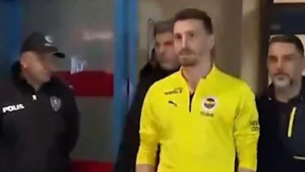 Trabzon'a inen Fenerbahçe'de Mert Hakan Yandaş sürprizi