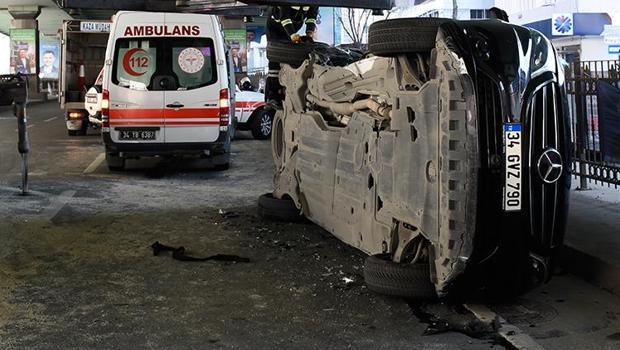 Ambulans, hatalı dönüş yapan minibüsle çarpıştı: 3 yaralı