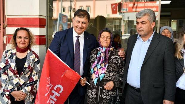 CHP İzmir Büyükşehir Belediye Başkan Adayı Cemil Tugay, Kiraz'da esnafı ziyaret etti