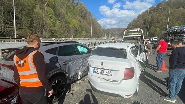 Anadolu Otoyolu'nda zincirleme kaza! 5 araç birbirine girdi