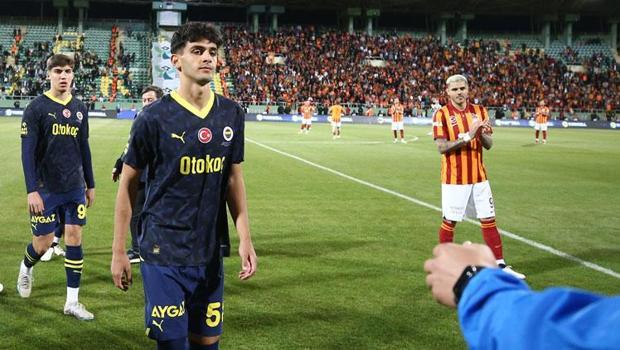 Galatasaraylı futbolculardan Fenerbahçeli futbolculara alkış