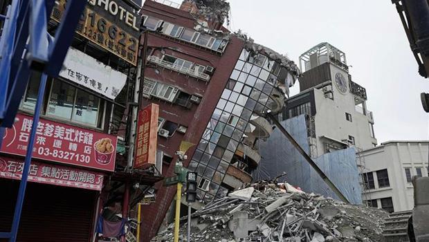 Tayvan’da can kaybı 16’ya yükseldi! Depremin yeni görüntüleri ortaya çıktı