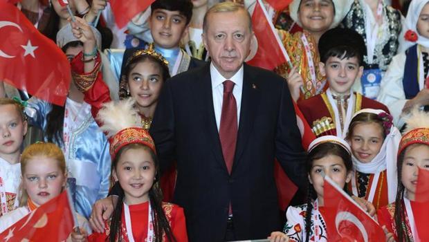 Cumhurbaşkanı Erdoğan'dan 23 Nisan Ulusal Egemenlik ve Çocuk Bayramı mesajı
