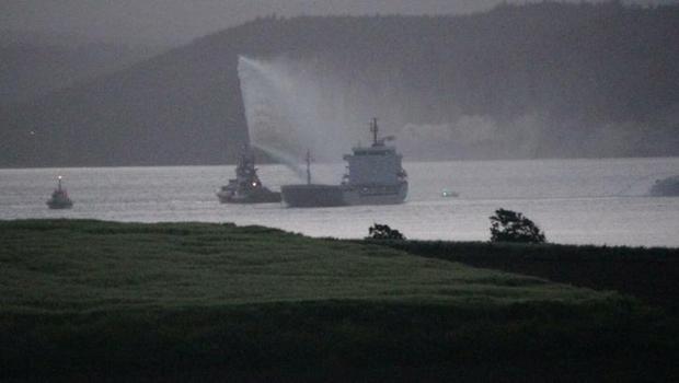Çanakkale Boğazı'nda gemi yangını... 'AK DISCOVERY' isimli gemi Karanlık Liman bölgesinde demirletildi