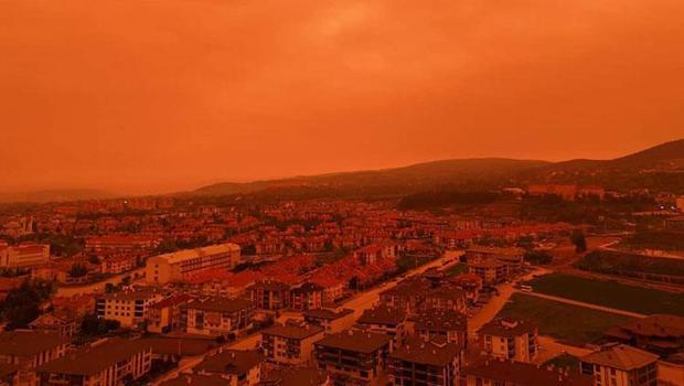 Bolu'da toz taşınımı etkisi; gökyüzü kırmızıya büründü