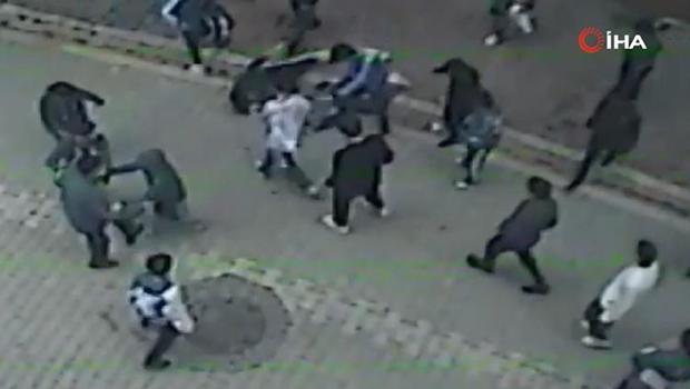 Esenyurt'ta korkunç görüntü: 7 öğrenci bir olup çocuğu bayıltana kadar dövdü