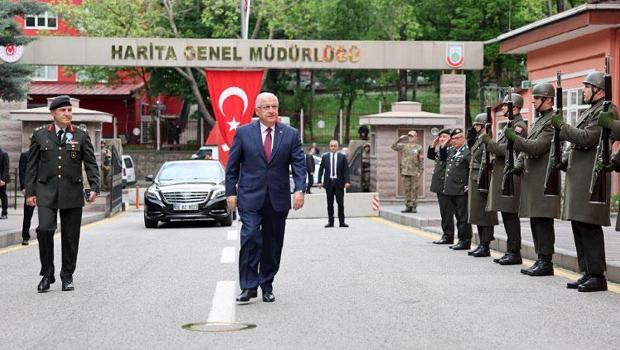 Bakan Güler, Harita Genel Müdürlüğü'nü ziyaret etti ve 129'uncu kuruluş yıl dönümünü kutladı