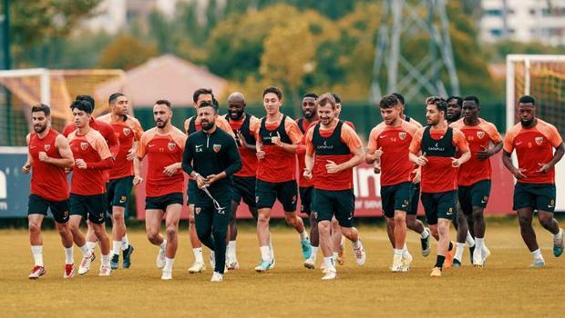 Süper Lig ekibi Kayserispor'un uçağına yıldırım isabet etti