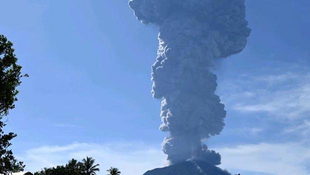 Ibu Yanardağı'nda patlama