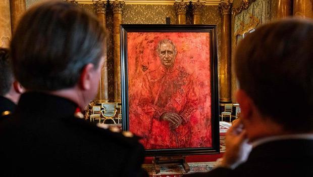 Kral ilk resmi portresini dünyaya kendi tanıttı… Sosyal medya ayağa kalktı: Tıpkı cehennem ateşiyle yanıyor gibi!