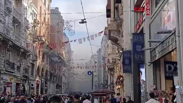 Beyoğlu'da İstiklal Caddesi'nde mağazada yangın