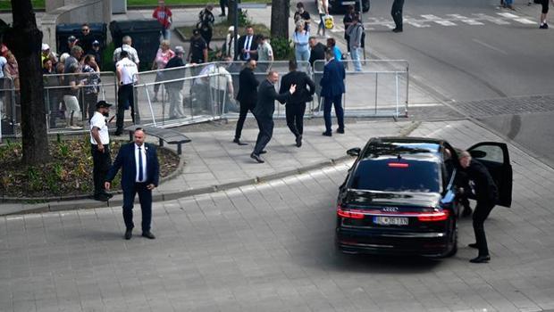 Silahlı saldırıya uğrayan Slovakya Başbakanı Robert Fico 'hayati tehlikeyi atlattı'