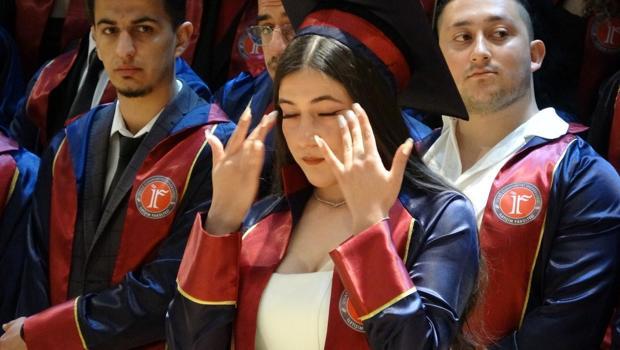 Depremzede Seyran'ı mezuniyetinde duygulandıran sürpriz