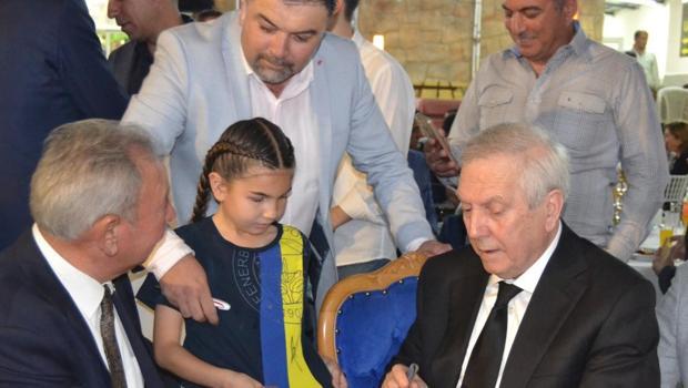 Fenerbahçe Başkan Adayı Aziz Yıldırım, Manisa’da düğüne katıldı