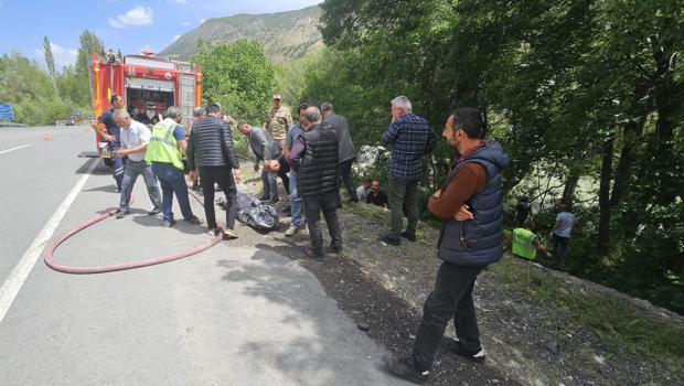 Erzurum'da kamyon Çoruh Nehri'ne uçtu: 1 can kaybı, 2 yaralı