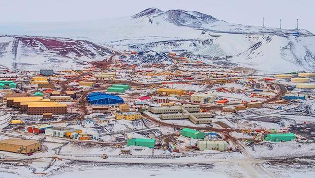 'En yaşanmayacak yer' Antarktika'da hayat nasıl geçiyor? Beyaz Kıta'daki işlere kimler başvurabiliyor, hangi özellikler aranıyor? 'Bugüne kadar temizlediğin en iğrenç şey nedir?'