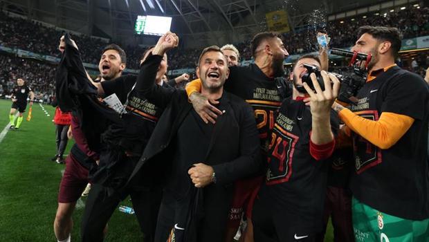 Galatasaray'da Okan Buruk'tan şampiyonluk ve yeni hedef mesajı!