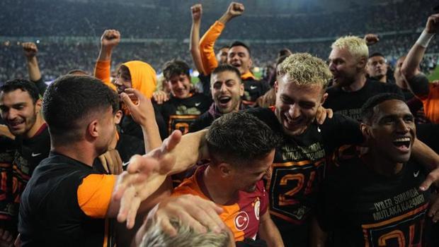Galatasaray, Fenerbahçe’yi 14. kez ikinci yaptı