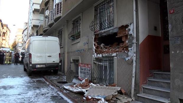 Esenler'de rögarda patlama: Binanın duvarı yıkıldı