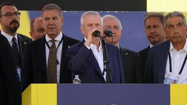 Fenerbahçe Başkan Adayı Aziz Yıldırım kongreyi terk etti! Sebebini açıkladı: 'Yanlışa çözüm istedim!'