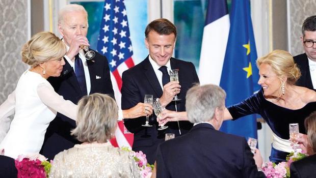 Macron Biden’ı Elysee’de ağırladı