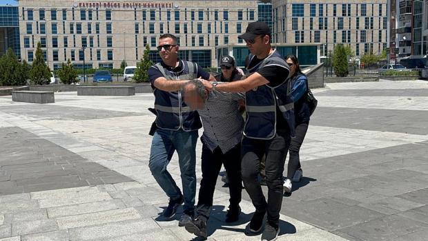 Atatürk Anıtı'na baltalı saldırı yapanlar adliyede