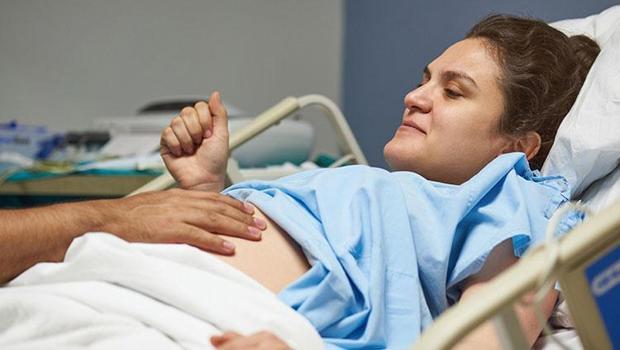 Bayılıp hastaneye gitti, tam 4 hafta sonra doğum yaptı! ‘Sana MR çekmeden önce hamilelik testi yapalım’