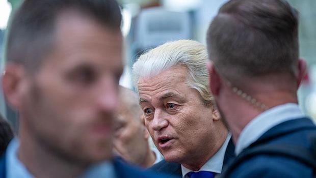 Hollanda'da aşırı sağ-merkez sağ koalisyon hükümeti kuruldu