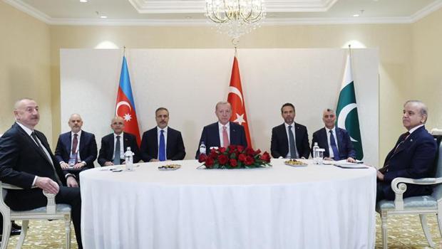 Astana'da üçlü zirve... Türkiye, Pakistan ve Azerbaycan liderleri bir araya geldi