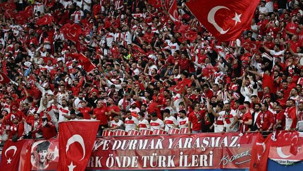 Avrupa'ya taraftarlık dersi veren Türkler
