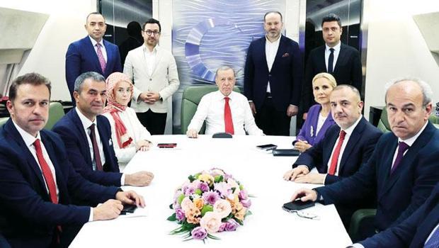Erdoğan’dan ‘altın futbolcular’a övgü: Stattan başımız dik ayrıldık