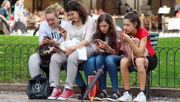 ABD'nin Virginia eyaletinde okullarda cep telefonu kullanımı kısıtlanacak