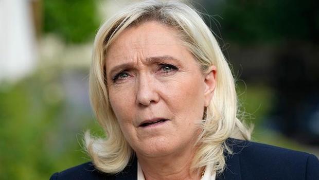 Eski Başbakan ile Le Pen'in yemeğe çıkması Fransa'yı karıştırdı