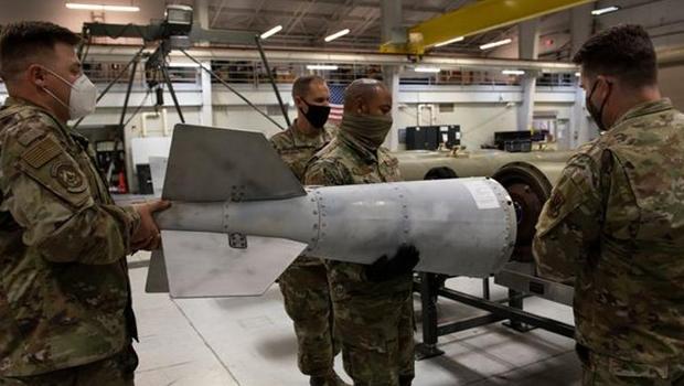 Son dakika... ABD 2 aydır beklettiği 227 kiloluk bombaları İsrail'e göndermeye başladı! Gazze'ye yoğun hava saldırıları...