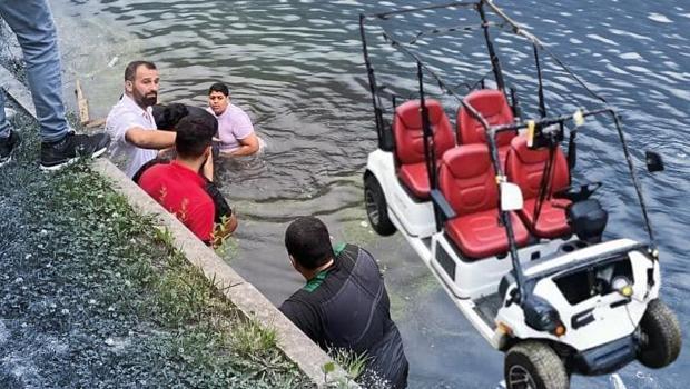 Trabzon'da golf aracıyla gezen Arap turistler Uzungöl'e düştü