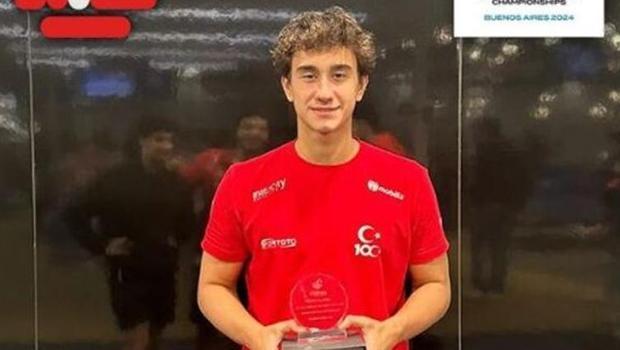 Milli sporcu Efe Naipoğlu'ndan Dünya Sutopu Şampiyonası'nda büyük başarı