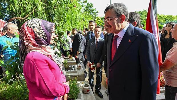 Cumhurbaşkanı Yardımcısı Yılmaz ve İçişleri Bakanı  Yerlikaya, 15 Temmuz Şehitliği'ndeki anma törenine katıldı