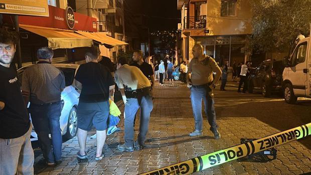 İzmir'de sokakta iki grup arasındaki kavgada silahlar konuştu! 4 yaralı