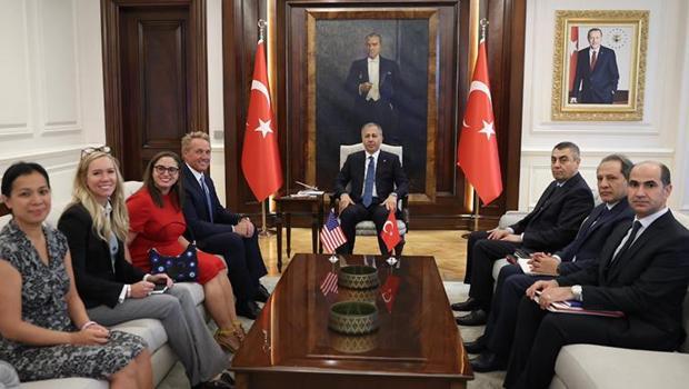 Bakan Yerlikaya, ABD'nin Ankara Büyükelçisi Jeffry Flake ile görüştü