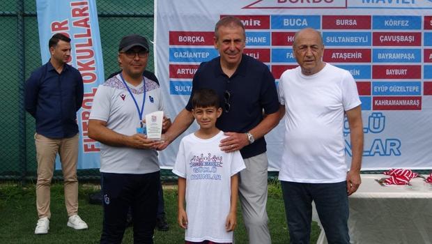 Abdullah Avcı, Mehmet Ali Yılmaz Futbol Turnuvası'nda geleceğin yıldızlarıyla bir araya geldi