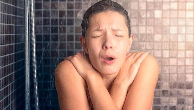 Soğuk duş gerçekten faydalı mı? Araştırmalar çok ilginç sonuçlar ortaya koyuyor… İşte 7 maddede soğuk duşun vücuda etkileri