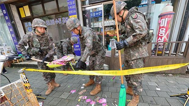 Kuzey Kore hedefi bu kez tutturdu: Çöp balonu Güney Kore Devlet Başkanlığı Ofisi'ne indi!