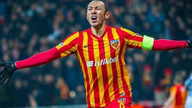 Türk futbol tarihinde en fazla gol atan isimlerden Umut Bulut, kariyerini noktaladı! Antrenörlüğe başladı...